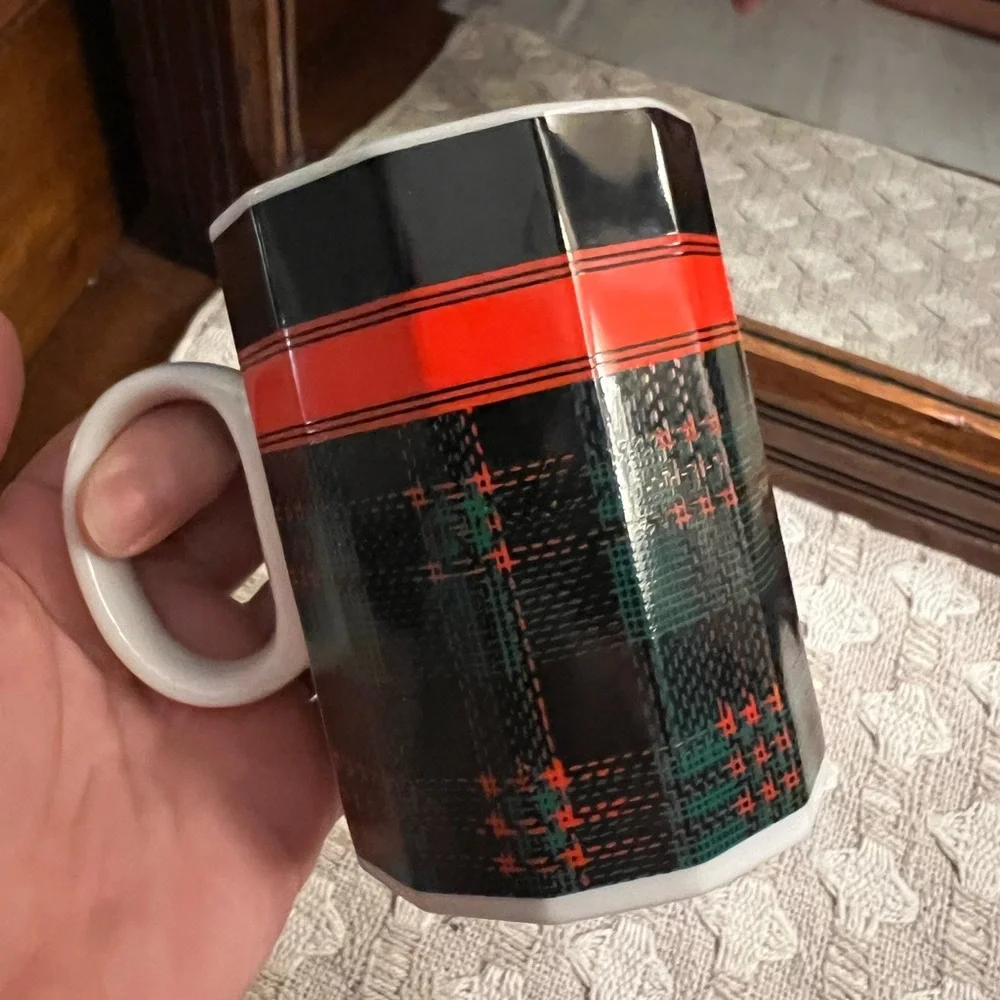 MIKASA Classic Fine China Christmas Plaid Mug Red Green Black Made‎ in Japan